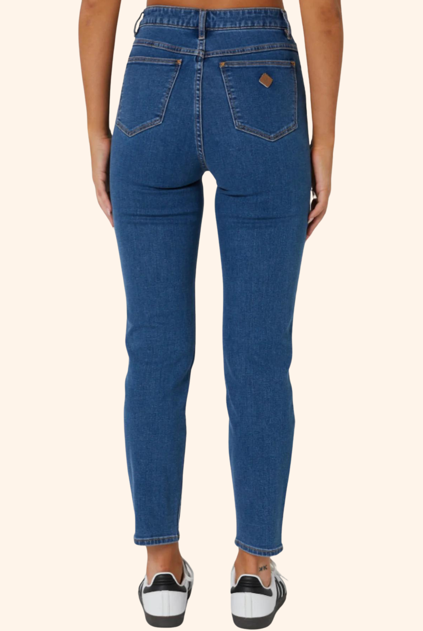 A 94 High Slim Liliana