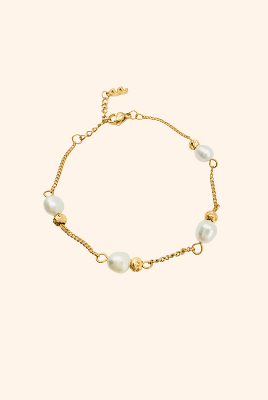 Off Court Pearl Bracelet
