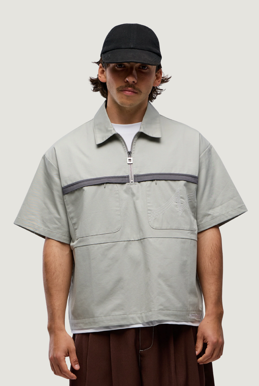Que Zip Shirt in Grey