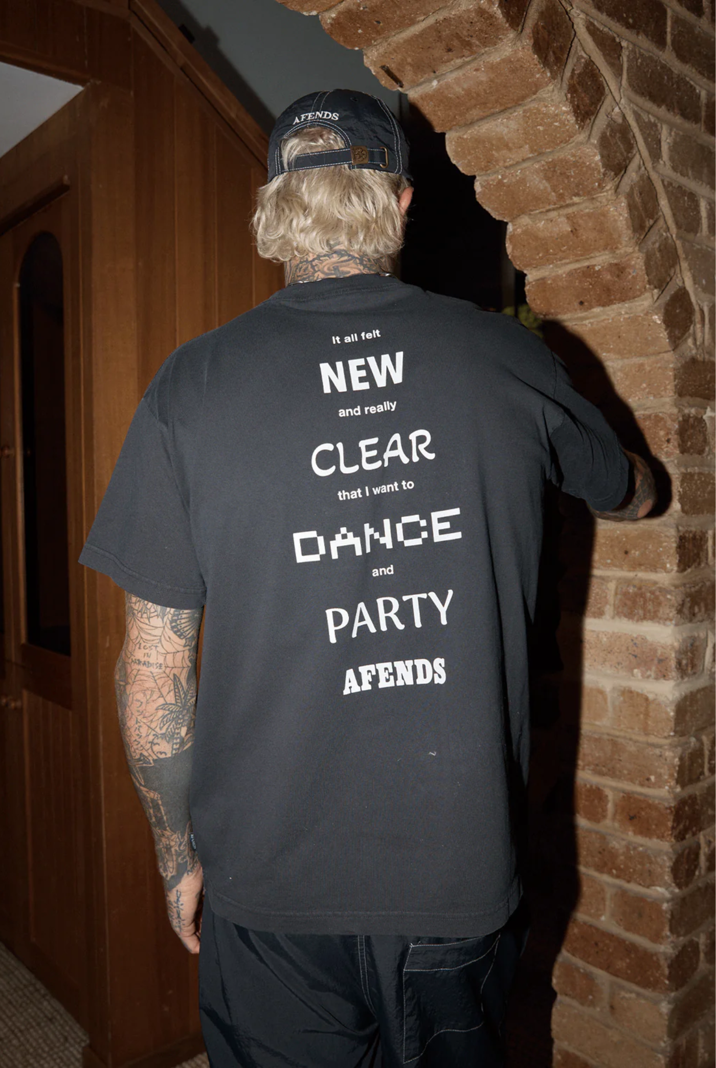 New and Clear tee - Stone/Black