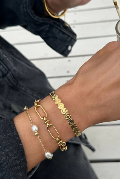 Off Court Pearl Bracelet