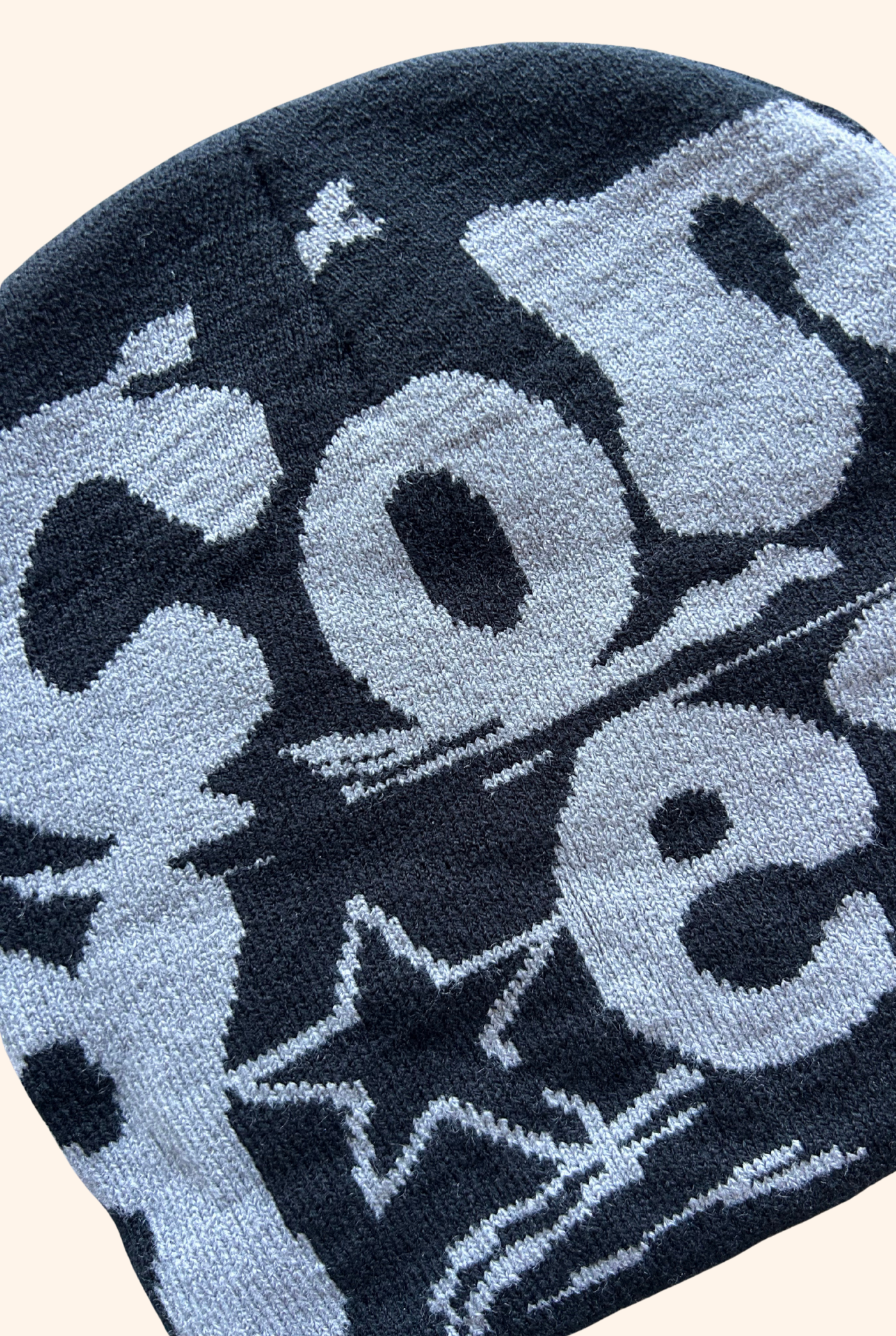 Bronco Beanie in Grey/Black